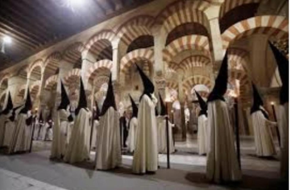 A 20 Metros De La Mezquita Catedral ,Apartamentos Turistico Cespedes 5 กอร์โดบา ภายนอก รูปภาพ