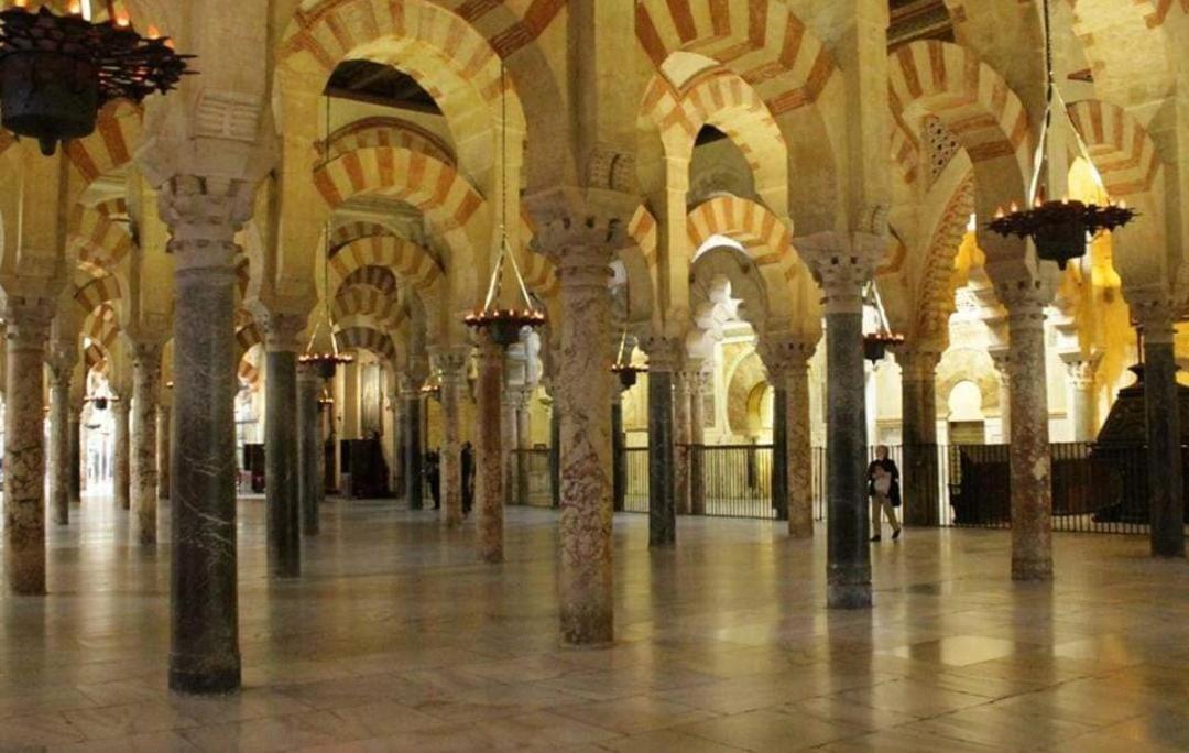 A 20 Metros De La Mezquita Catedral ,Apartamentos Turistico Cespedes 5 กอร์โดบา ภายนอก รูปภาพ